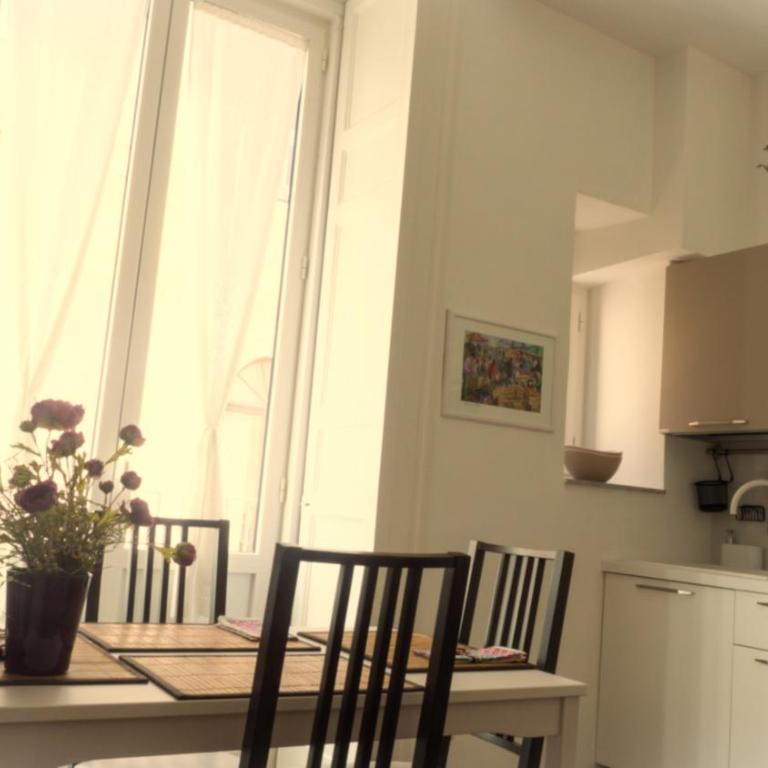 Palace Apartments Central Catania - Appartamento Deluxe con 2 Camere da Letto e Balcone - 6
