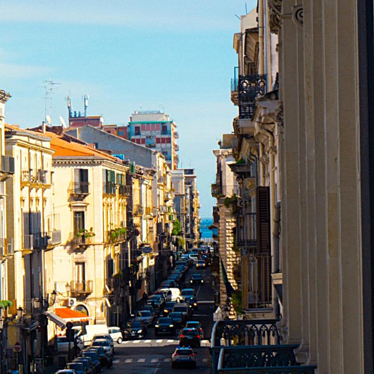 Palace Apartments Central Catania - Appartamento Deluxe con 2 Camere da Letto e Balcone - 23