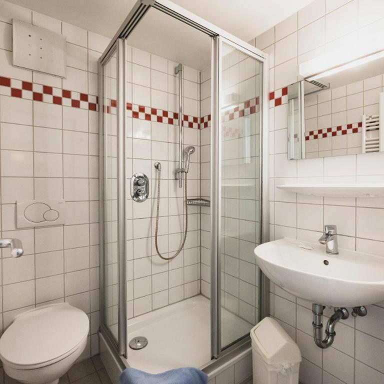 DJH Jugendherberge Oberstdorf - membership required - Mitgliedschaft erforderlich! - Vierbettzimmer - 4