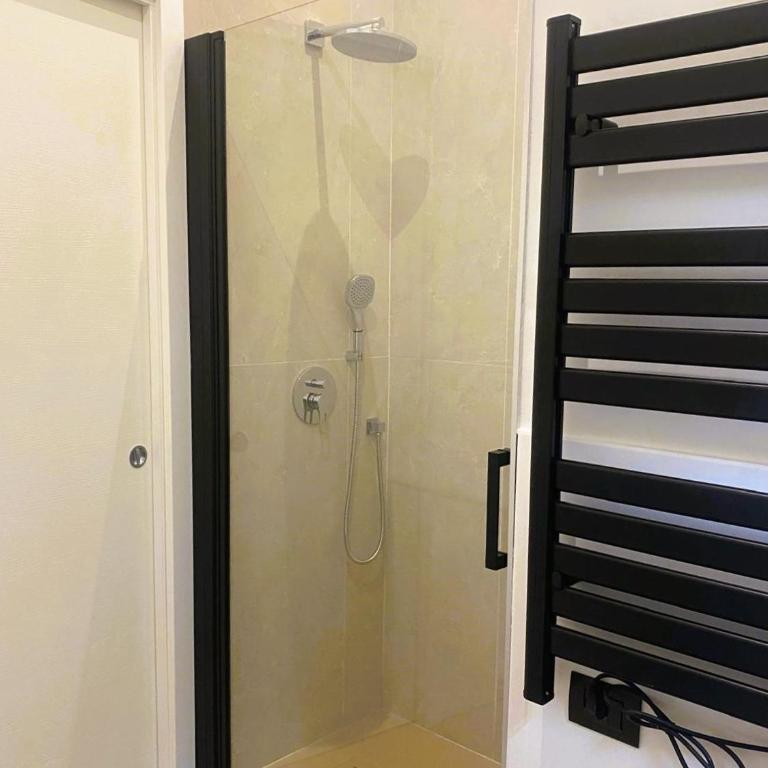 AR b&b Nel Cuore di Napoli - Camera Quadrupla con Bagno Privato - 12