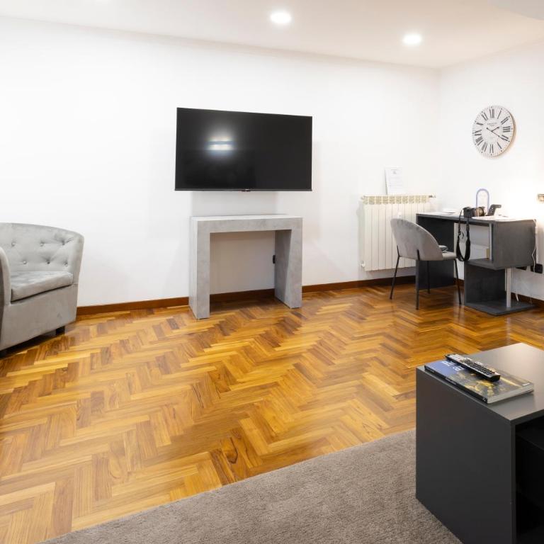 La Casa Di Alice - Two-Bedroom Apartment with Balcony - 11