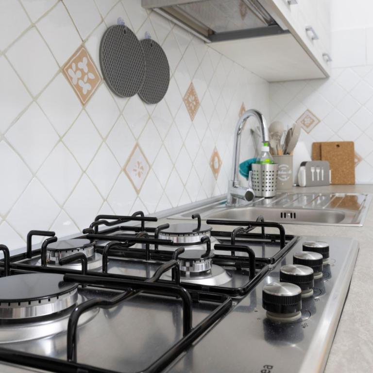 La Casa Di Alice - Two-Bedroom Apartment with Balcony - 24