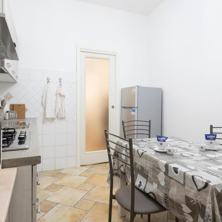 La Casa Di Alice - Two-Bedroom Apartment with Balcony - 21
