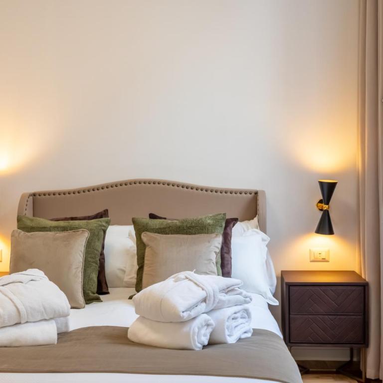 Amelie Suite Trevi - Camera Queen Deluxe - 3