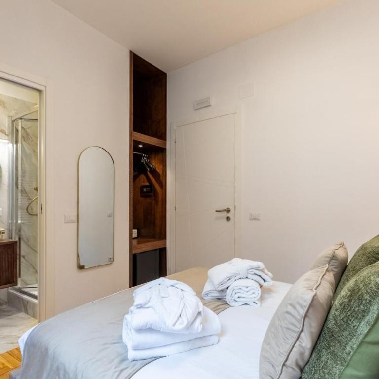 Amelie Suite Trevi - Camera Queen Deluxe - 5