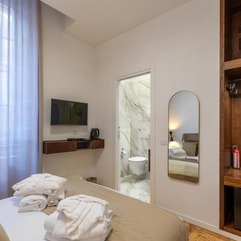 Amelie Suite Trevi - Camera Queen Deluxe - 12