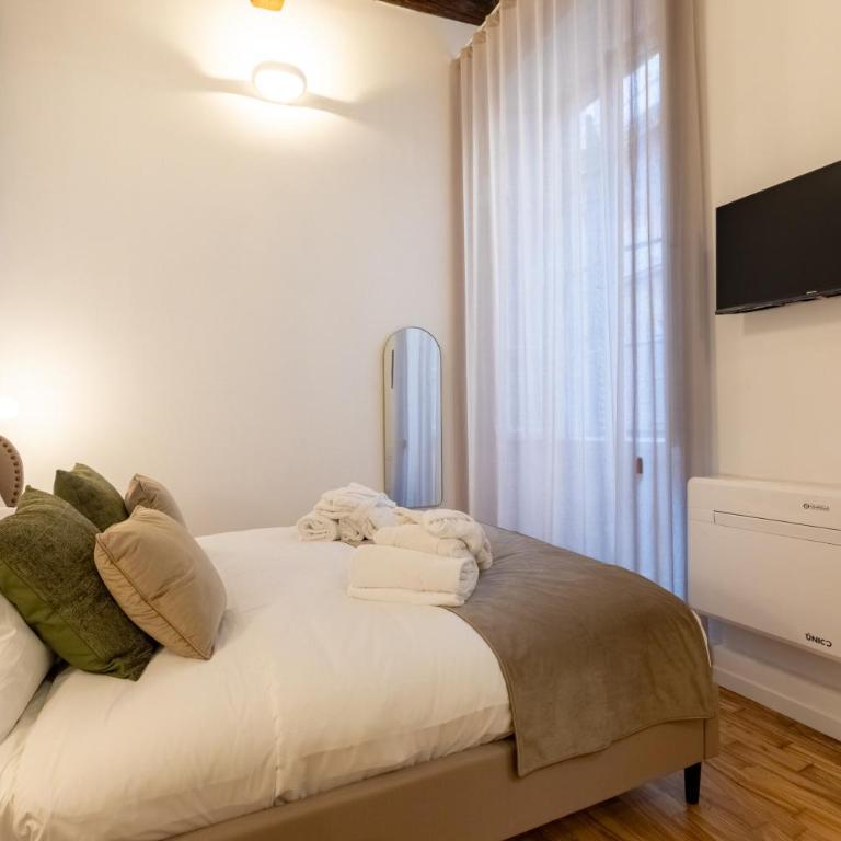 Amelie Suite Trevi - Camera King con Balcone - 8
