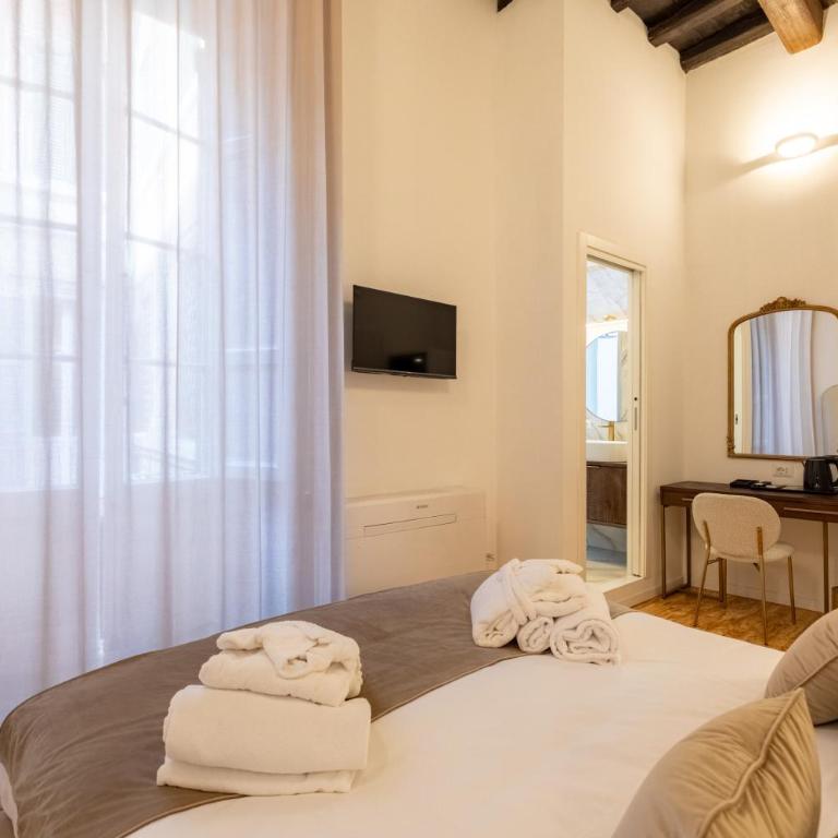 Amelie Suite Trevi - Camera King con Balcone - 12