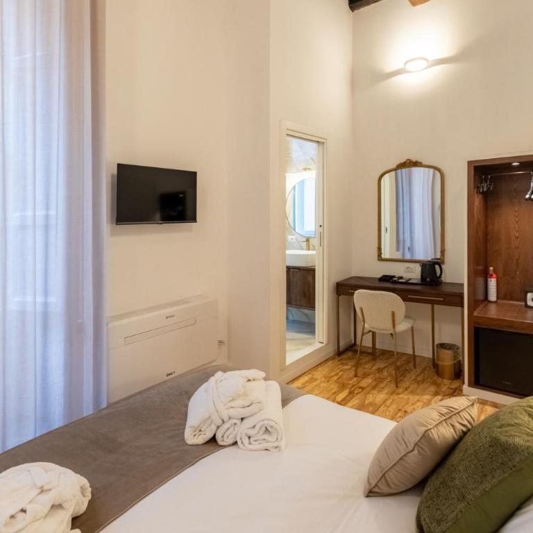 Amelie Suite Trevi - Camera King con Balcone - 17