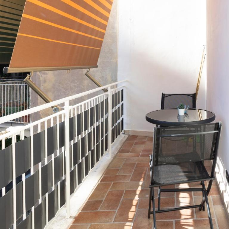 La Casa Di Alice - Two-Bedroom Apartment with Balcony - 32