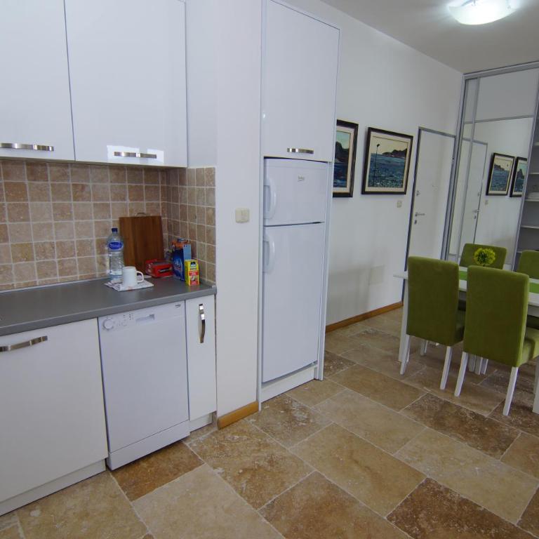 Luxury Apartments Trend - Apartman sa 2 Spavaće Sobe, Terasom i Pogledom na More - 17