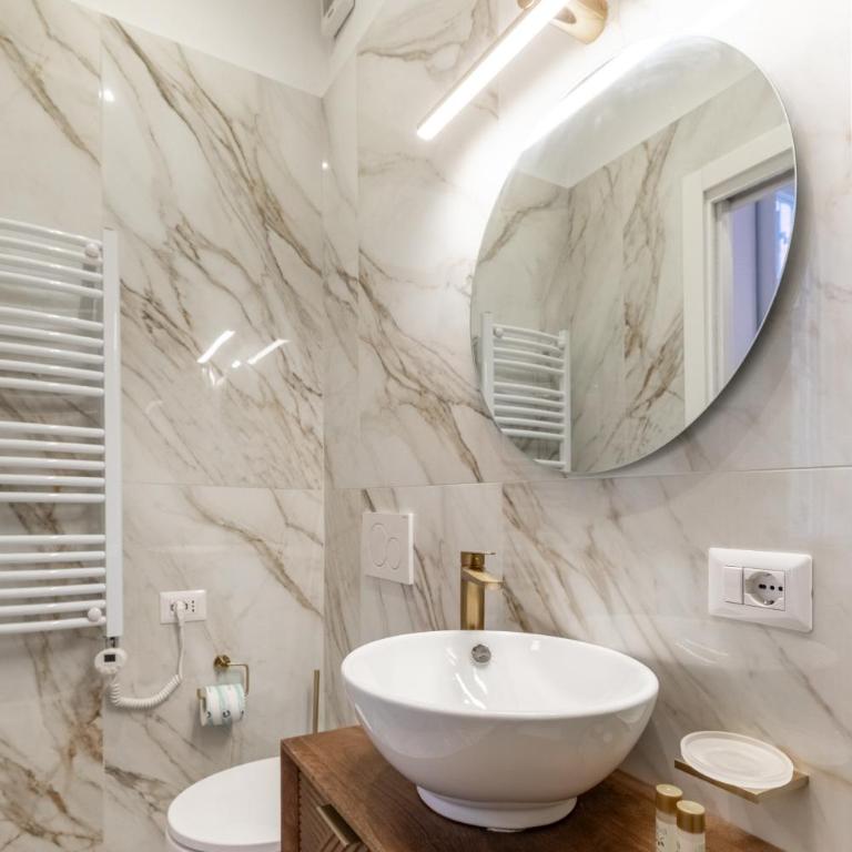 Amelie Suite Trevi - Camera Queen Deluxe - 29