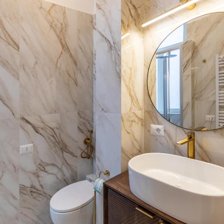 Amelie Suite Trevi - Camera King con Balcone - 32