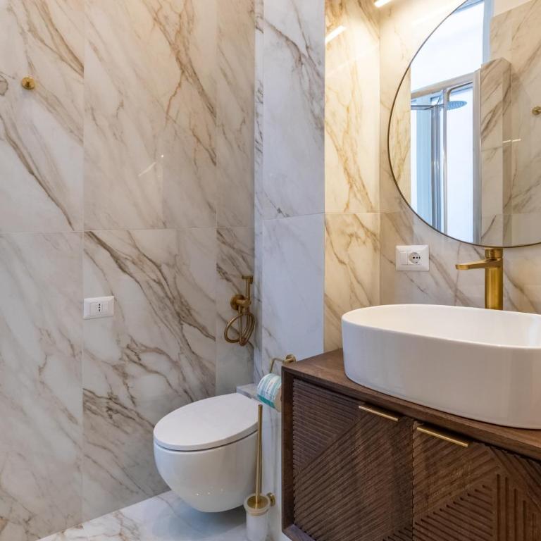 Amelie Suite Trevi - Camera King con Balcone - 25