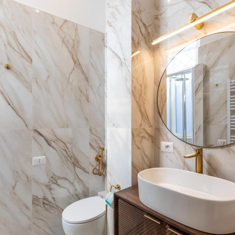 Amelie Suite Trevi - Camera King con Balcone - 31