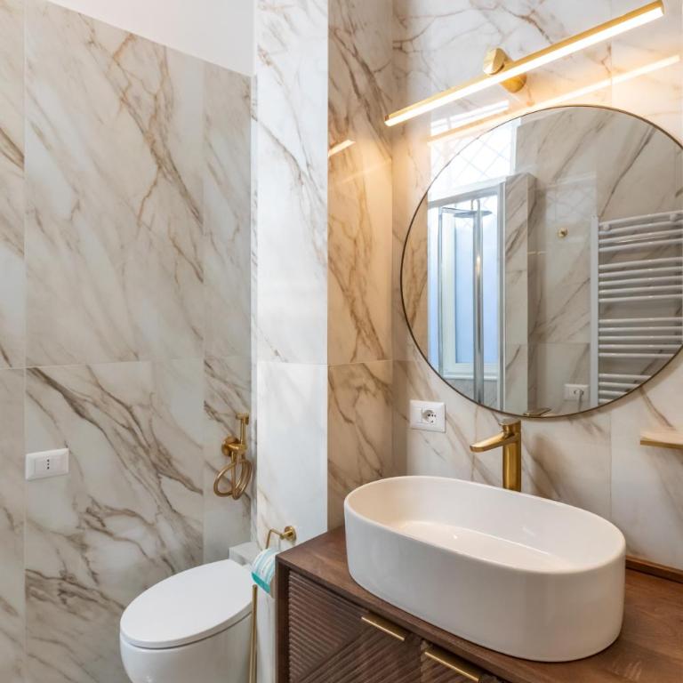Amelie Suite Trevi - Camera King con Balcone - 27
