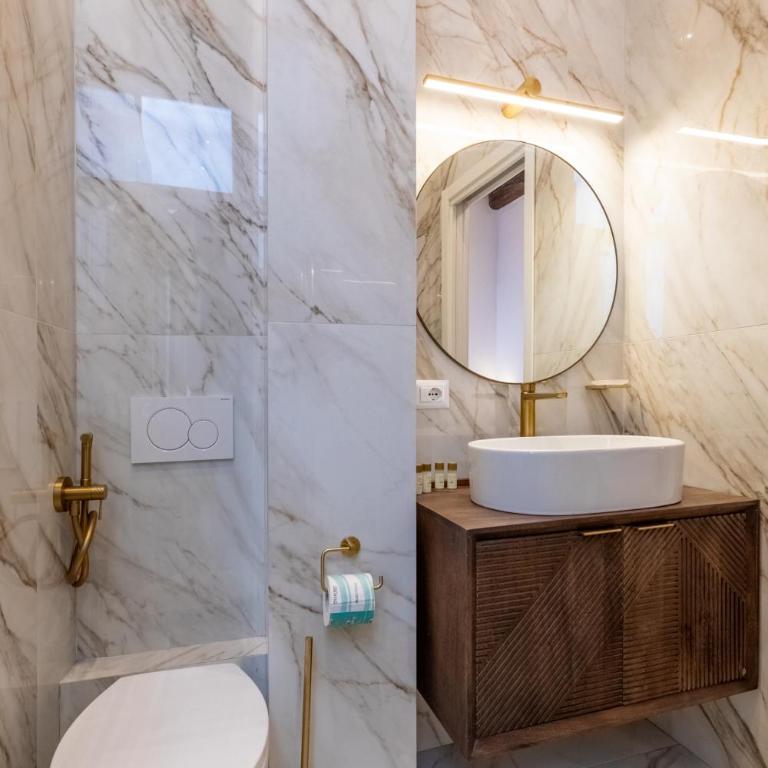 Amelie Suite Trevi - Camera King con Balcone - 30
