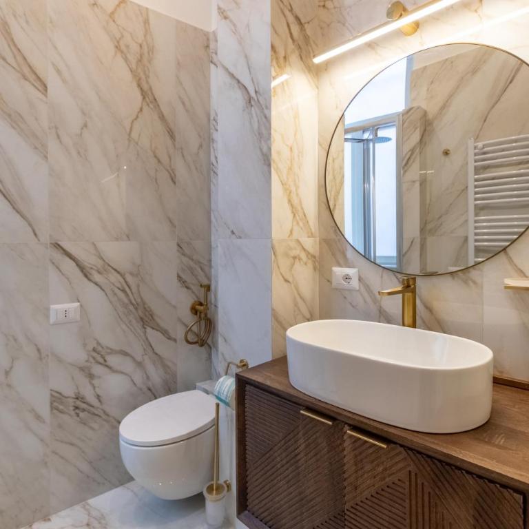 Amelie Suite Trevi - Camera King con Balcone - 26