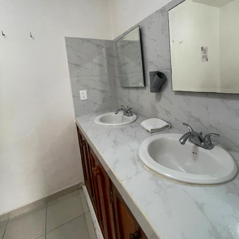Casa Luna Family & Friends - Family Room with Private Bathroom - 7
