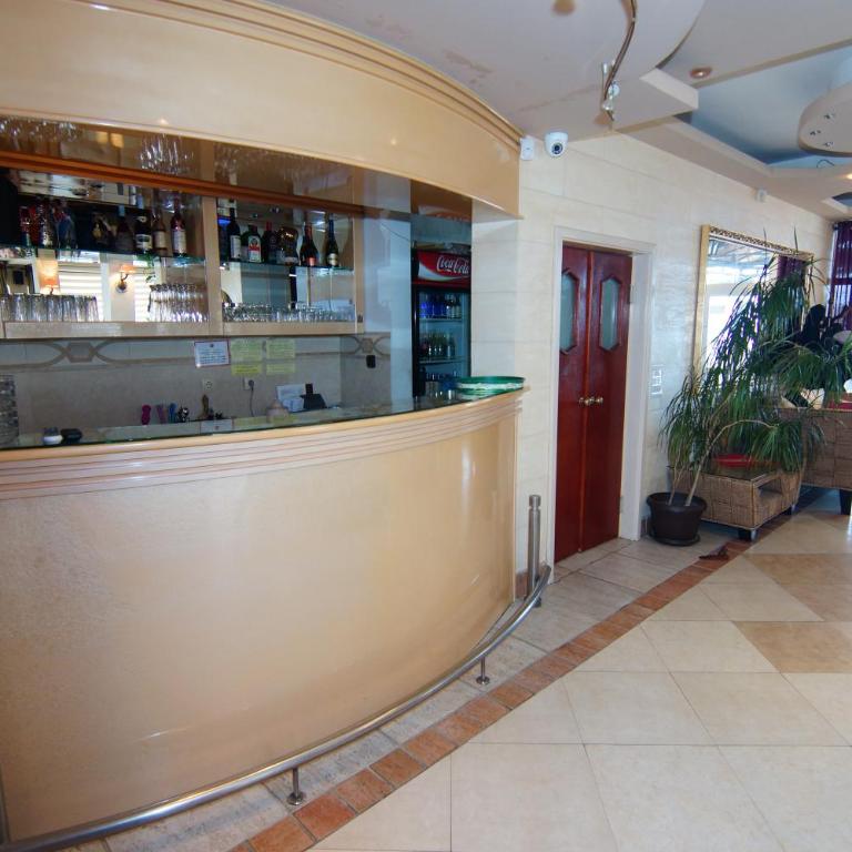 Guesthouse Villa Gaga - Trokrevetna Soba sa Terasom i Delimičnim Pogledom na More - 2