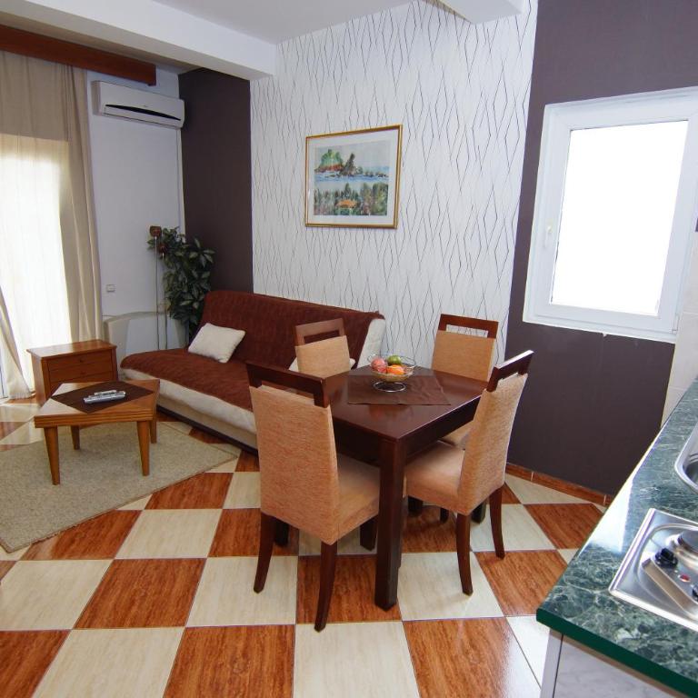 Guesthouse Villa Gaga - Apartman sa 1 Spavaćom Sobom, Terasom i Delimičnim Pogledom na More (4 Odrasle Osobe) - 2