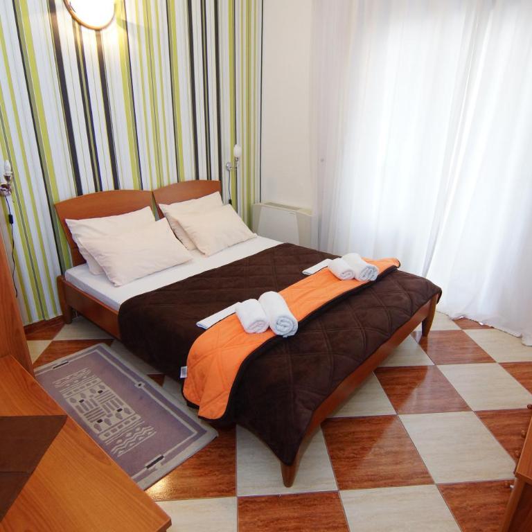 Guesthouse Villa Gaga - Apartman sa 1 Spavaćom Sobom, Terasom i Delimičnim Pogledom na More (4 Odrasle Osobe) - 4