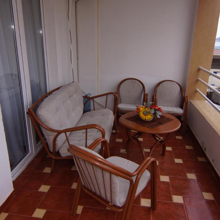 Guesthouse Villa Gaga - Apartman sa 1 Spavaćom Sobom, Terasom i Delimičnim Pogledom na More (4 Odrasle Osobe) - 11