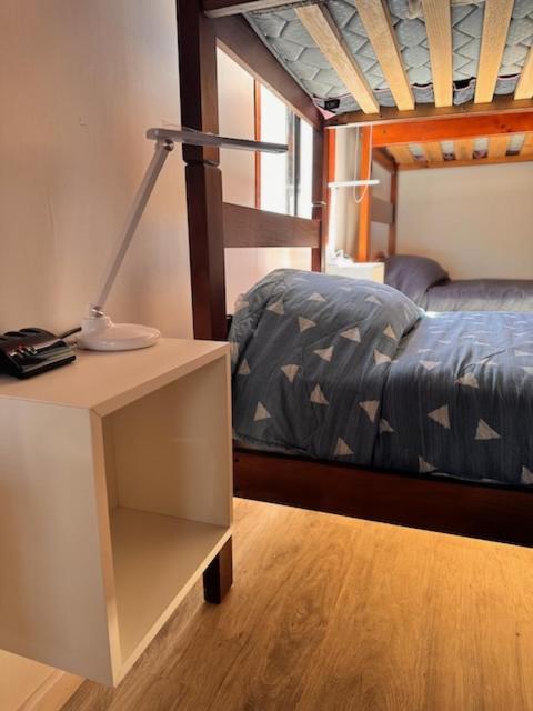 Hostal Treile - Cama en habitación compartida mixta de 10 camas - 1