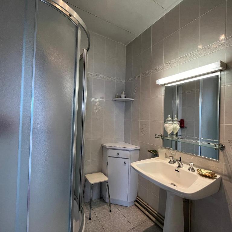 Appartement spacieux avec vue imprenable, parking privé - FR-1-319-374 - Appartement (4 Adultes) - 11