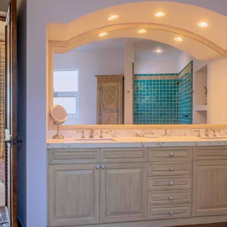 Beautiful 5 Bd Villas Del Mar Villa Staffed & Steps from the Beach - Deluxe Villa - 69
