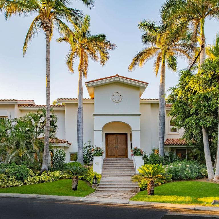 Beautiful 5 Bd Villas Del Mar Villa Staffed & Steps from the Beach - Deluxe Villa - 75
