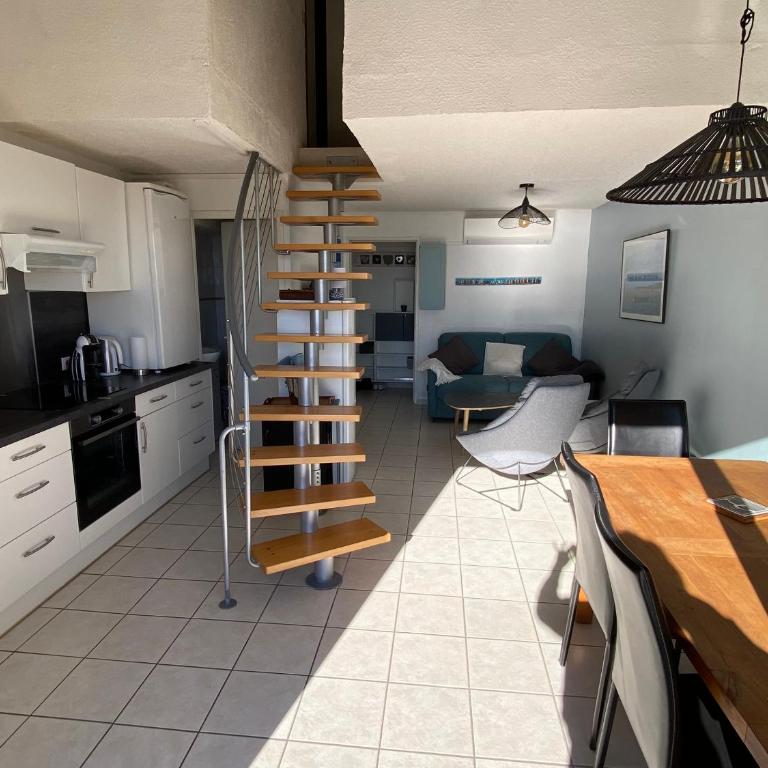 Port Leucate: Appartement T3 Duplex Climatisé, 6 Pers, Face à la Mer, Parking - FR-1-798-53 - Appartement - 4