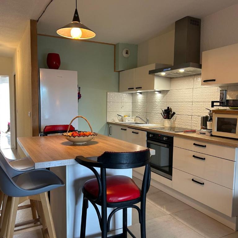 T2 Traversant Saint-Cyprien Climatisé 4/5 Pers - FR-1-793-33 - Apartment - 4