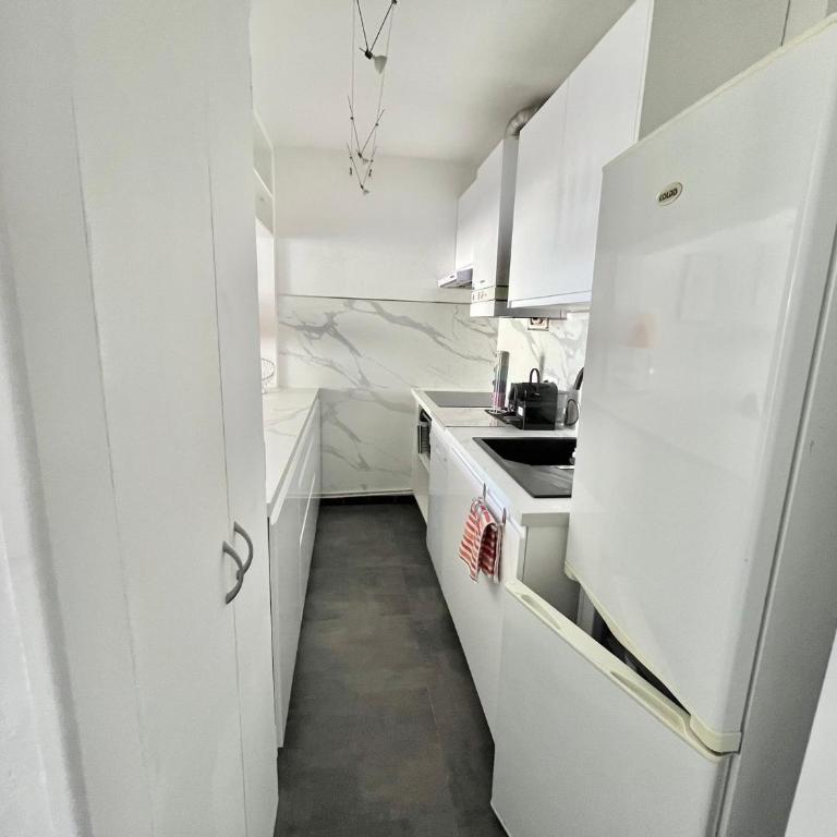 Appartement lumineux plage pour 4 pers avec piscine et parking - FR-1-716-81 - Apartment - 6