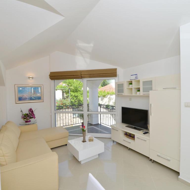 Sunshine of Montenegro - Family Oasis - One-Bedroom Apartment - 2