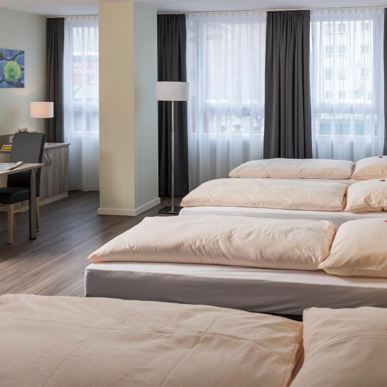 AINO Aparthotel Olympiapark - Classic Vierbettzimmer - 1