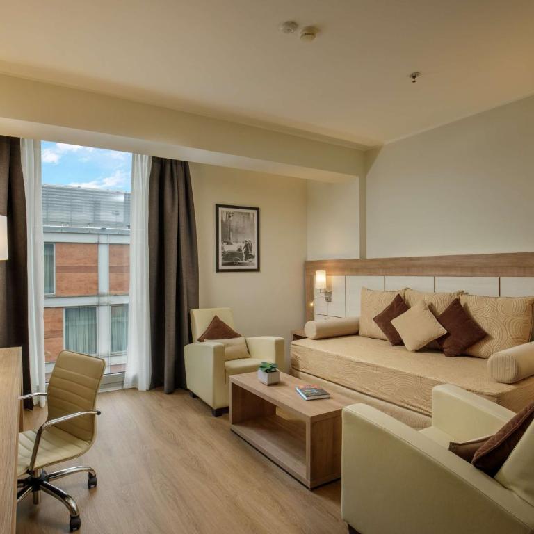 DoubleTree By Hilton Milan - Suite King con Area Salotto - 2