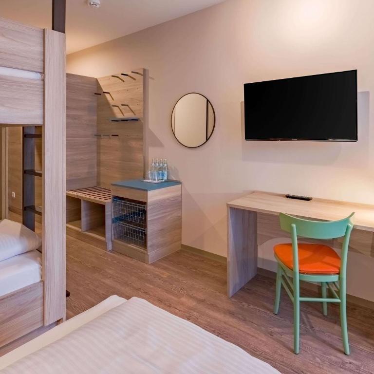 Ramada Encore by Wyndham Munich Messe - Deluxe Zimmer mit 4 Einzelbetten - 5