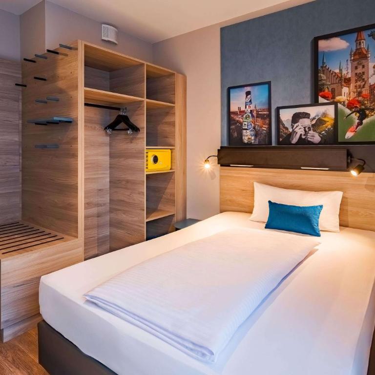 Ramada Encore by Wyndham Munich Messe - Deluxe Zimmer mit 1 Queensize-Bett - 2