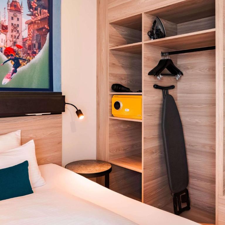 Ramada Encore by Wyndham Munich Messe - Premium Zimmer mit 1 Queensize-Bett - 4