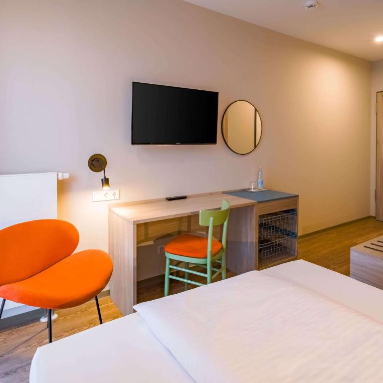 Ramada Encore by Wyndham Munich Messe - Deluxe Zimmer mit 1 Queensize-Bett - 4