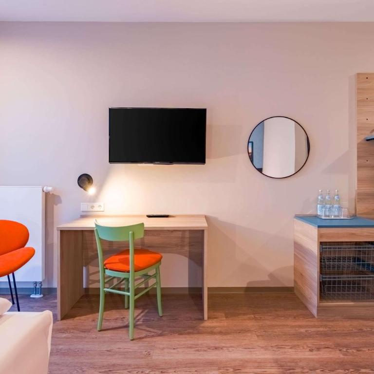 Ramada Encore by Wyndham Munich Messe - Deluxe Dreibettzimmer mit 3 Einzelbetten - 3