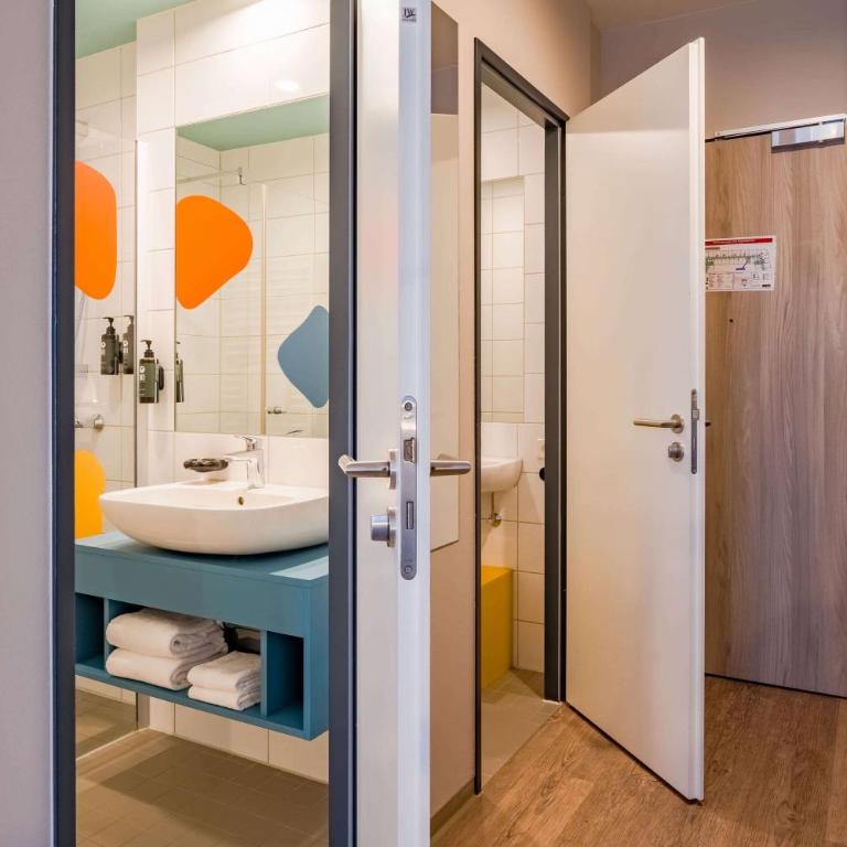 Ramada Encore by Wyndham Munich Messe - Deluxe Doppelzimmer mit 1 Doppelbett - 7