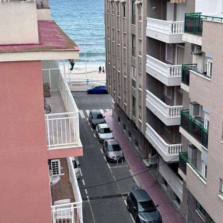 Apartamento Julia - Playa Los Locos, Torrevieja, 3 Dormitorios - Three-Bedroom Apartment - 1