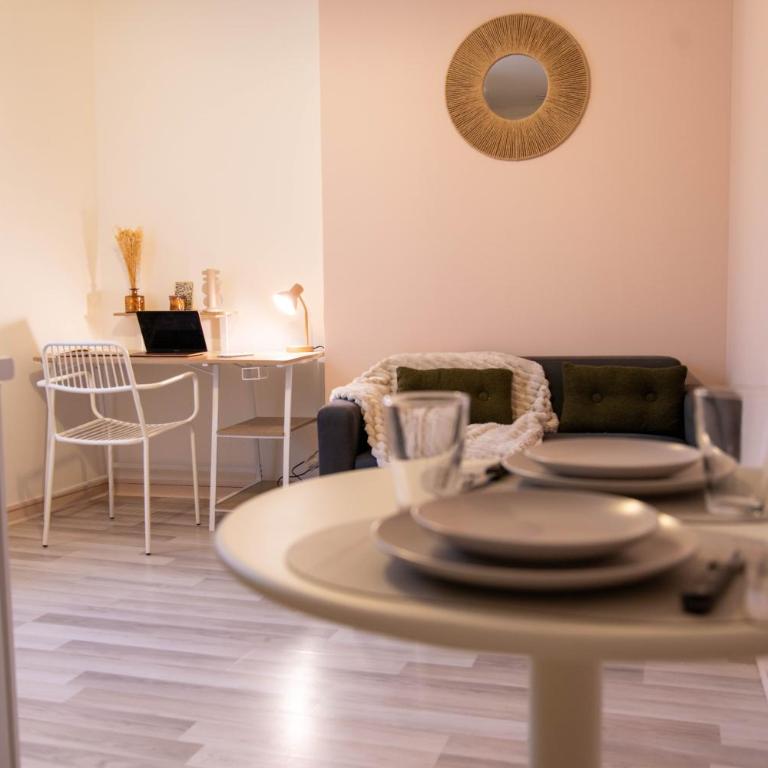 Le Jaude, T2 rénové Centre ville I WIFI Confort et cosy - Apartment mit 1 Schlafzimmer und Gartenblick - 12