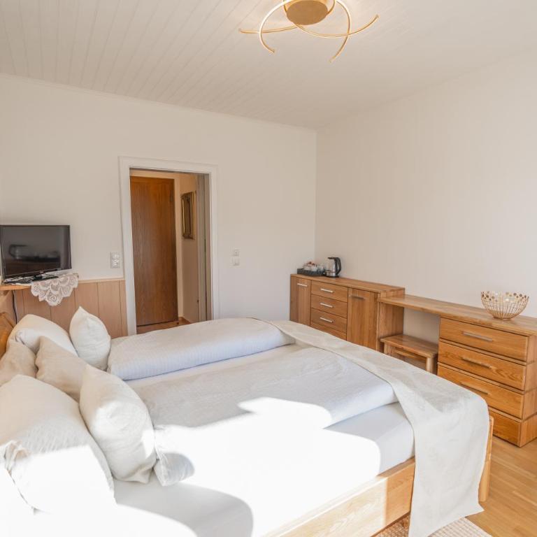 Seeappartements Leitner - Doppelzimmer mit Seeblick - 3