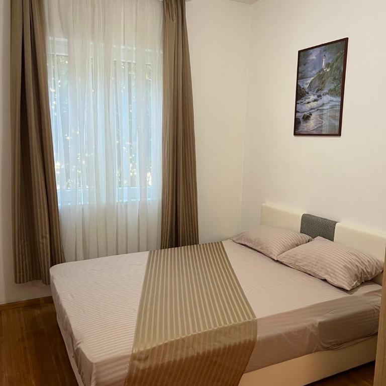 Anika - Three-Bedroom Apartment - 12