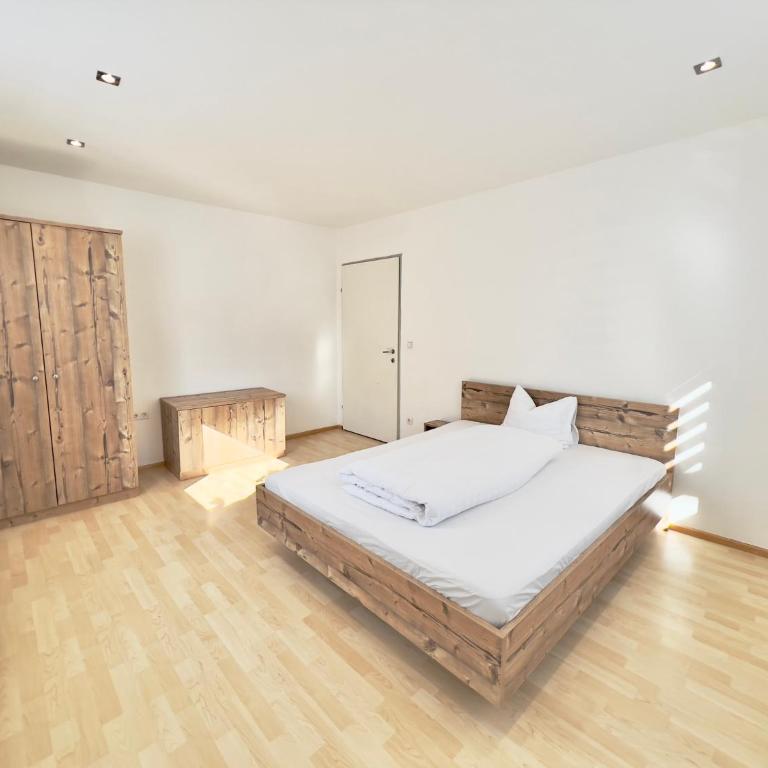 Central 4 Room Apartment MINIMUM STAY 30 DAYs - Apartment - 7