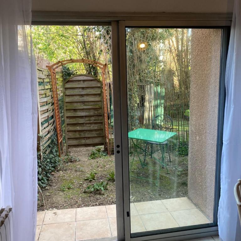 Escala Tolosa - Studio with Garden View - 5