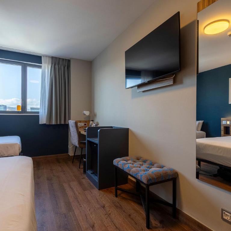 Travelodge Barcelona Poblenou - Family Room - 11